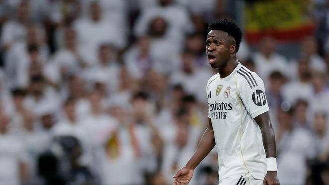 维尼修斯道歉为何不提阿隆索？皇马将帅矛盾持续升级